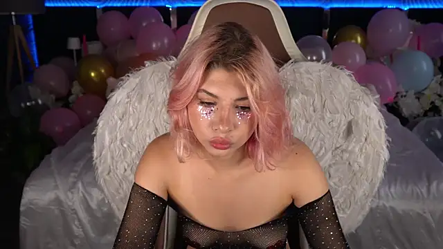 PinkyTrix online show from June 28, 1:18 pm