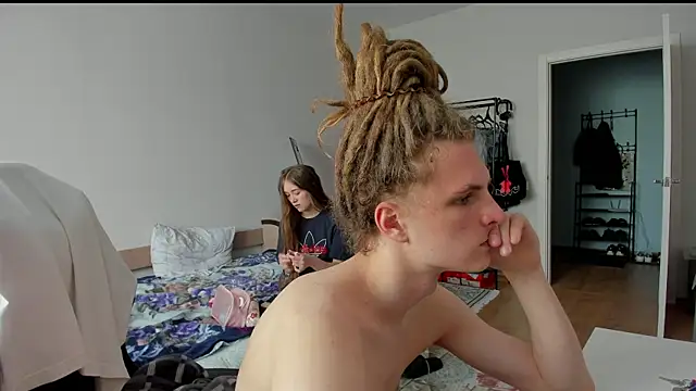 SurfSexCouple1 online show from April 13, 1:01 pm