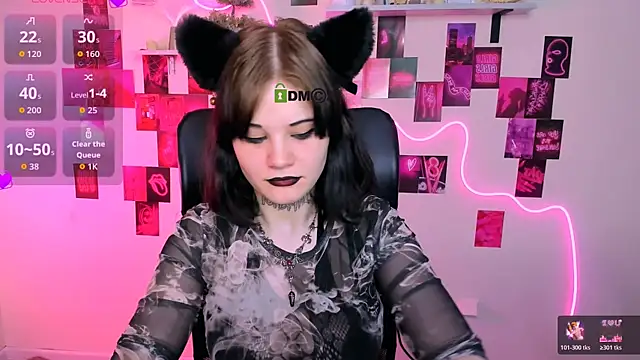 nikki kiss  online show from May 22, 10:24 am