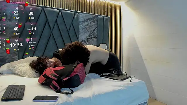 Chloe and Violeta online show from June 25, 11:34 am