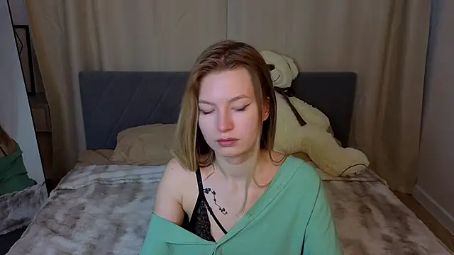 Lisa Hummi online show from April 16, 1:28 am