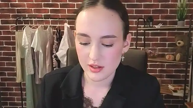 MichelleeThomas online show from May 2, 10:40 am