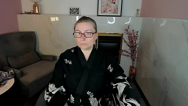 Alexandra Kind online show from April 17, 1:35 pm