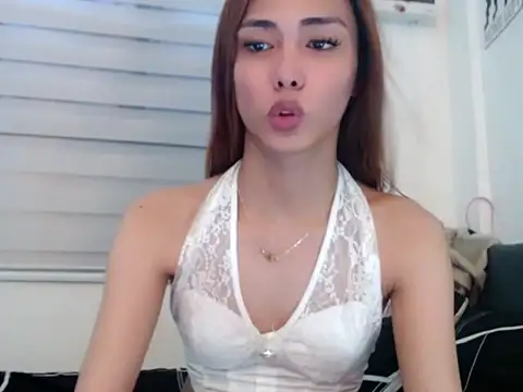 UrHolyBody online show from April 29, 6:49 am