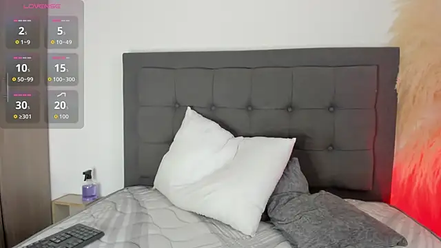 hanna-baker01 online show from June 12, 3:31 pm