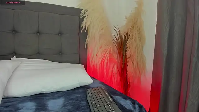 hanna-baker01 online show from July 14, 2:55 pm