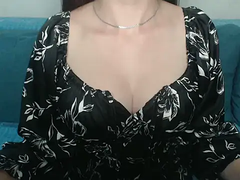 Evelyn Fannie online show from June 22, 8:39 pm