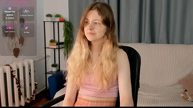 Glitch Doll online show from July 1, 6:02 am