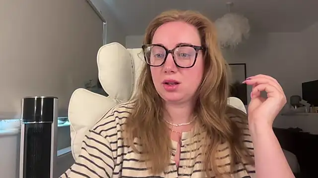 arielsweetieee online show from May 18, 6:08 am