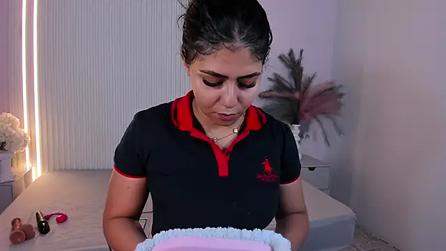 LucyWild8 online show from May 25, 7:57 pm