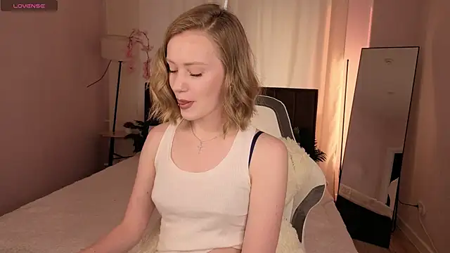 EvaHamilton online show from June 17, 11:06 pm