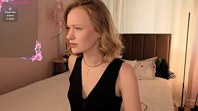 EvaHamilton online show from June 22, 12:26 am