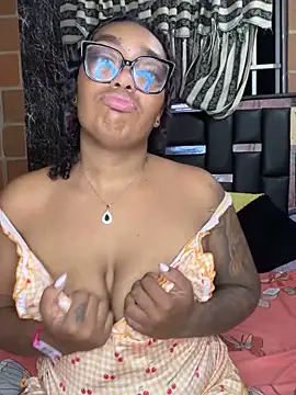  Piel Canela online show from April 29, 1:20 am