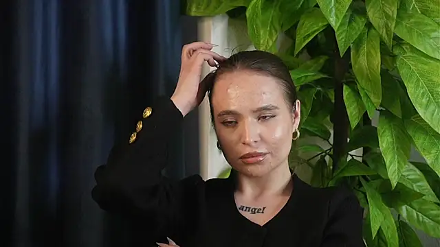 ElmaZillman online show from April 25, 1:41 pm