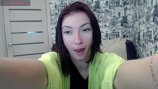 Sweet Berry   online show from May 14, 3:23 am