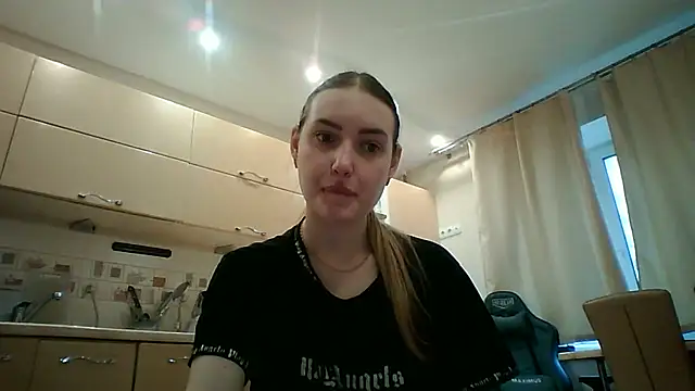 Lisanta online show from May 1, 3:59 pm