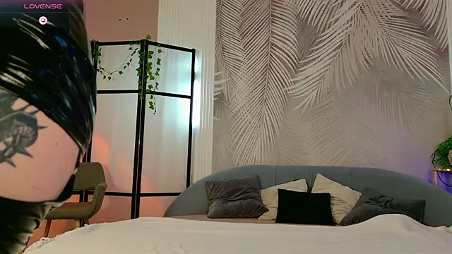 TinaTores online show from June 28, 6:25 pm
