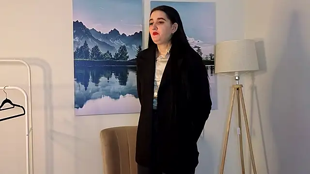 FannieYoshi online show from April 21, 3:57 am