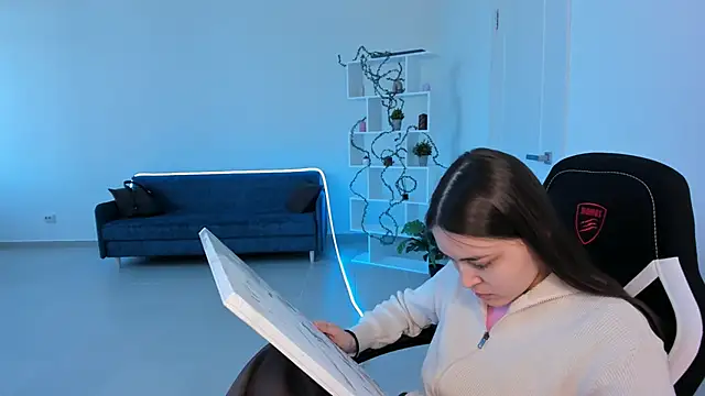 ChanaEbersol online show from April 22, 2:25 pm