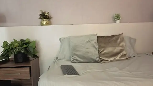 lily obsession online show from June 11, 12:13 pm