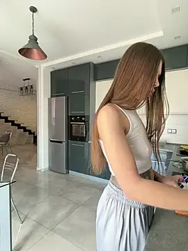 tooprettytobeeasy online show from April 30, 7:02 am