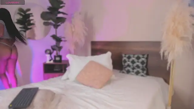 Lynncute online show from June 20, 4:16 am