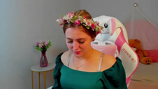 EllaBells online show from August 2, 5:10 am