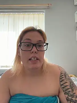 SecretRavenXO online show from May 21, 2:26 pm