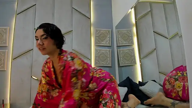 SandyFeral online show from April 24, 4:15 am