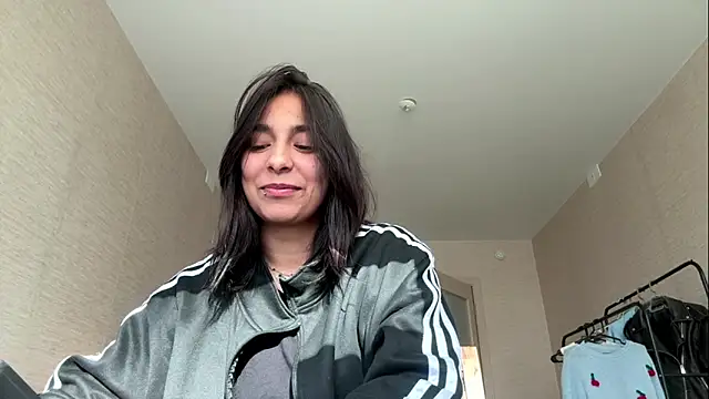 NikiBrunsvold online show from April 24, 2:42 pm