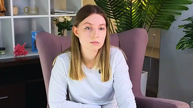 RebeccaAzim online show from April 28, 12:42 pm