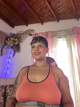 A CURVY HOT online show from May 19, 6:59 pm