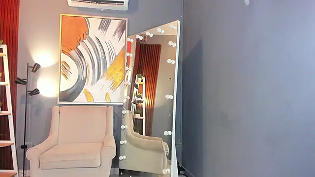 Kiara Curls online show from June 15, 12:05 pm