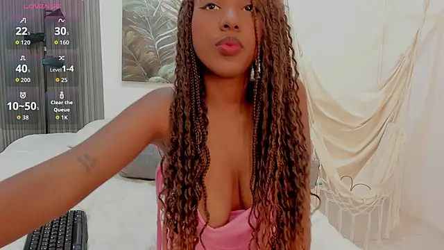 Kiara Curls online show from July 28, 12:48 pm