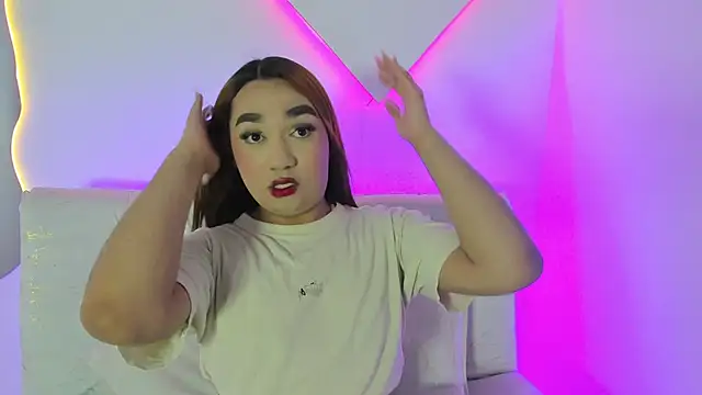 LiaCampbell  online show from July 1, 8:08 pm