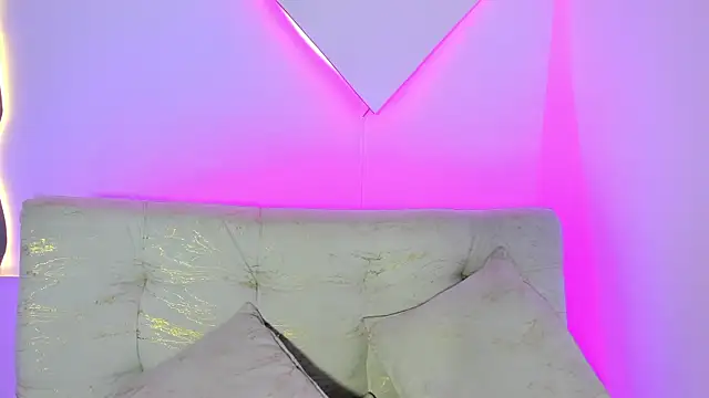 LiaCampbell  online show from July 7, 11:51 pm