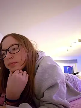 Freaky-Doll online show from May 18, 8:15 pm