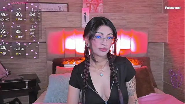mia smoke  online show from July 16, 1:32 am