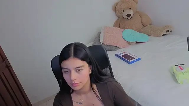 valerihouse  online show from May 16, 11:48 pm