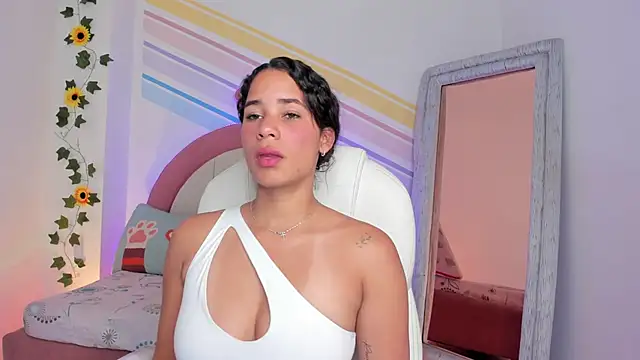 Camila Smith 18 online show from May 3, 12:25 am