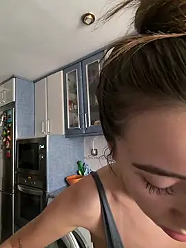 nayimtnez online show from June 28, 2:01 pm