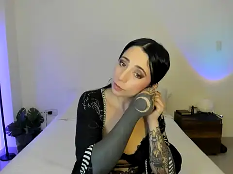 EvangelineLoveee online show from June 1, 9:38 pm