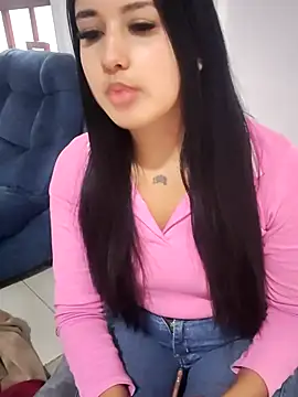 SCARLETVELVET  online show from July 31, 1:45 pm