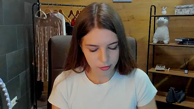 RuthhCox online show from May 15, 1:25 pm