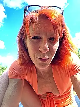 PoppyBoop online show from May 8, 1:25 pm