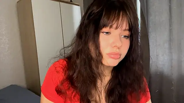 EmilyMercurial online show from May 28, 8:23 am