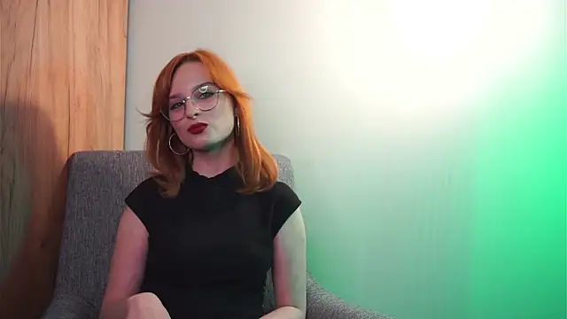 LeisleyMoll online show from May 14, 1:50 pm