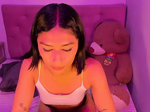ChellFoxx online show from June 14, 3:19 am