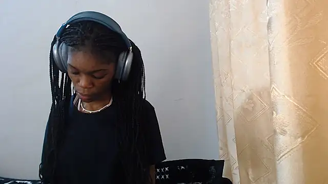PetiteBarbie 05 online show from August 3, 7:23 am