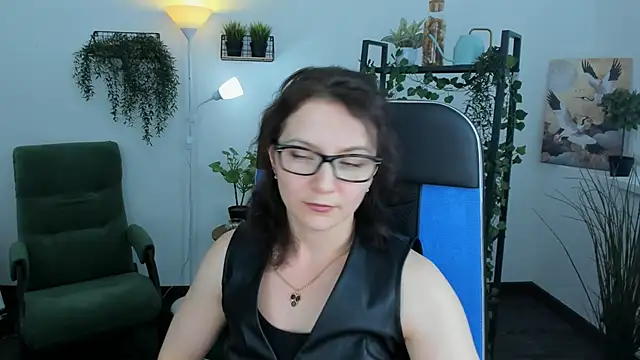 AureliaGleam online show from May 11, 9:55 am
